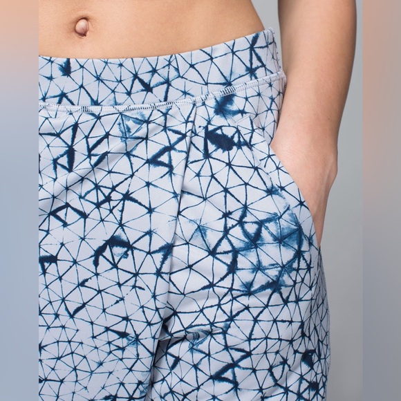 Lululemon Retreat Yogi Crop Star Crushed Silver Fox Deep Navy size 8 - Picture 5 of 12